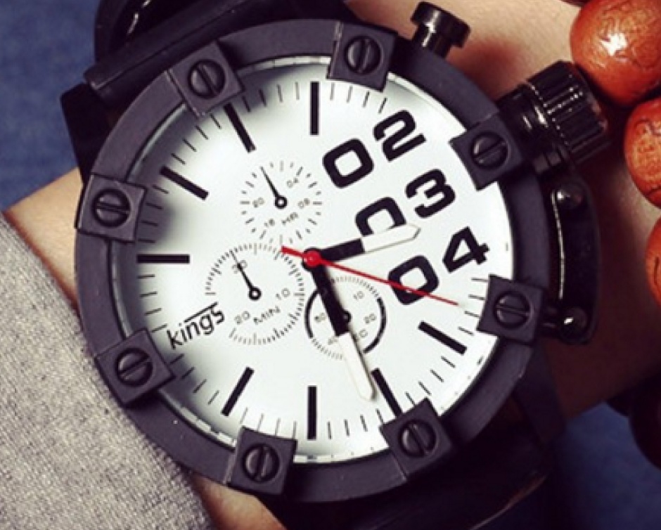 10 for a Men's Stylish Oversized Wristwatch Buytopia