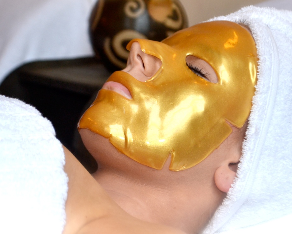 10 for a Set of Two 24Karat Gold Rejuvenating Facial Masks Buytopia