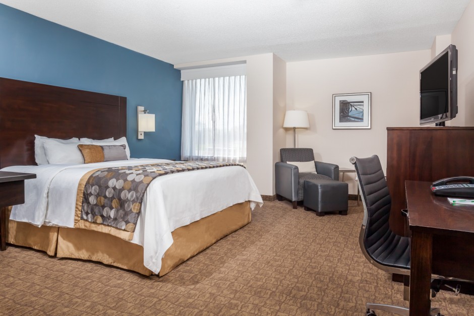 79 for a One Night Stay in a Spacious & Comfortable Room in Niagara Including Dining